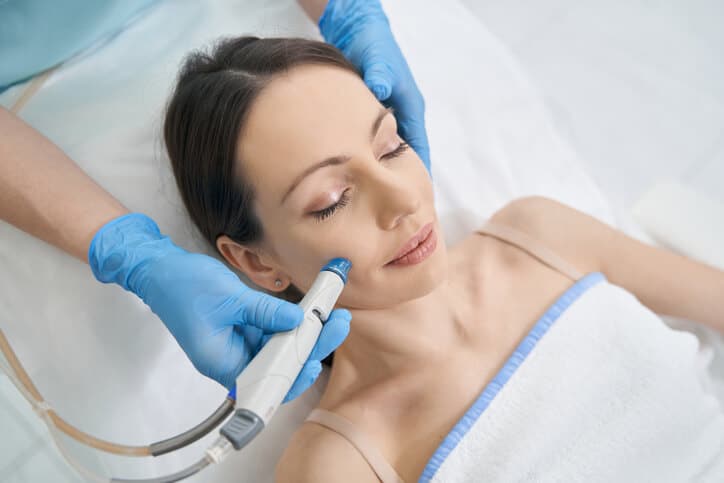 Hydradermabrasion treatment being performed by the Hydradermabrasion Certificate graduate